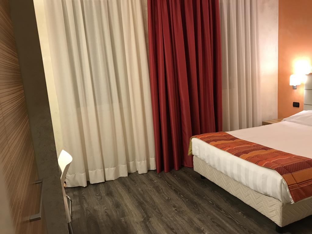 Bis Hotel Varese Zewnętrze zdjęcie
